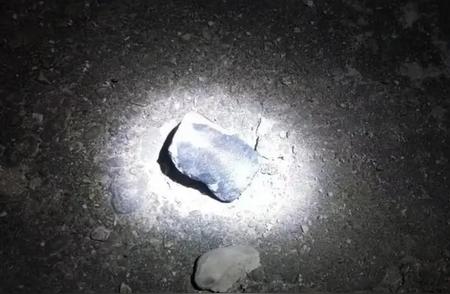 浙江网友捕捉到罕见的'火流星'，三块陨石即将被科研机构接收